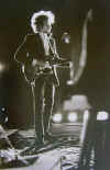 1965_Forest_Hills_onstage_by_Daniel_Kramer.JPG (60477 byte)